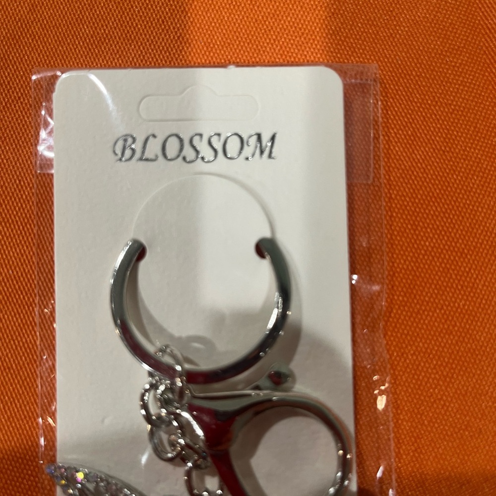 6/$25 The Blossom Apparel Silver Butterfly Keychain - Picture 3 of 6